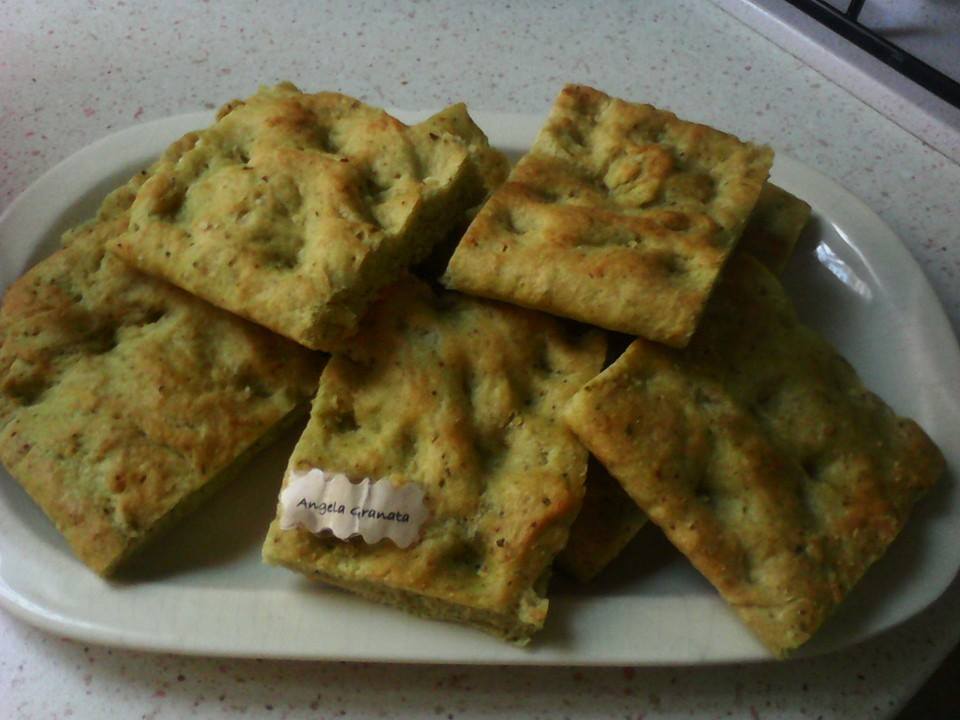 focaccia con il pesto.jpg