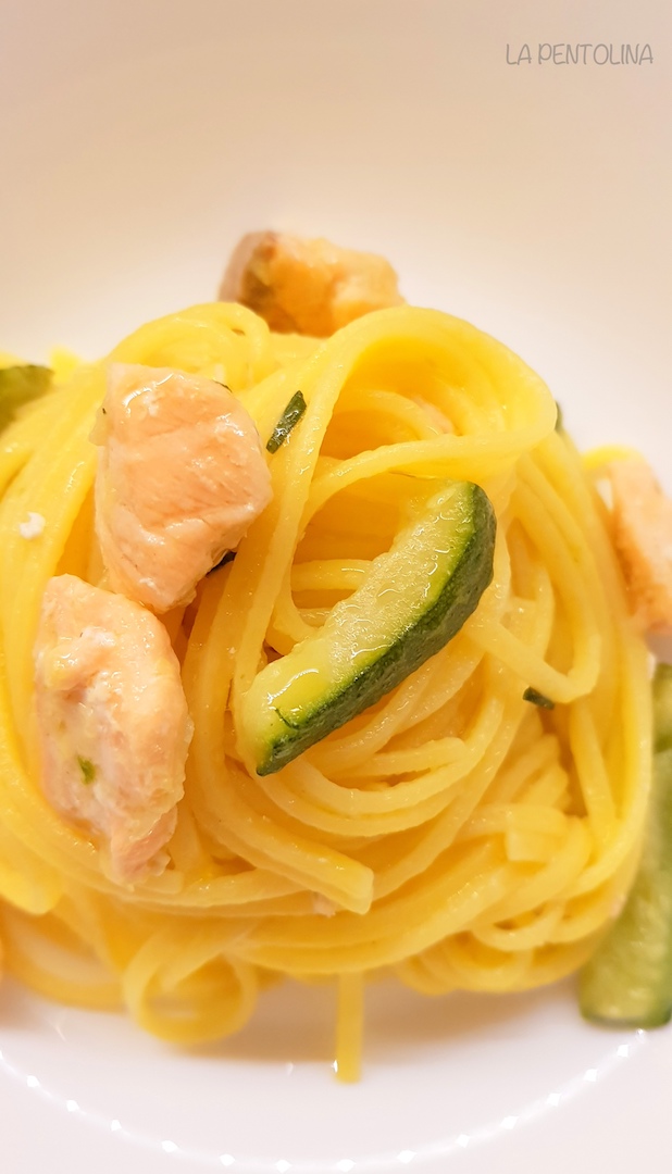 Spaghettini quadrati con salmone, limone e zucchine.jpg