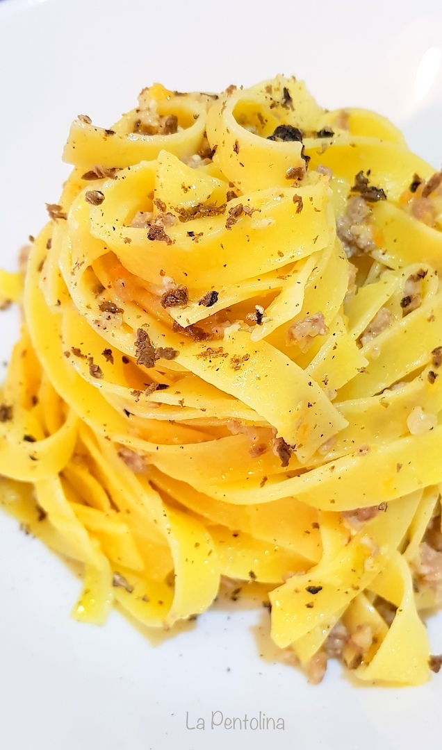 fettuccine al ragù bianco e tartufo1.jpg